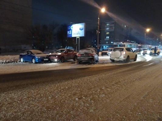 Два человека пострадали в массовом ДТП в Ижевске
