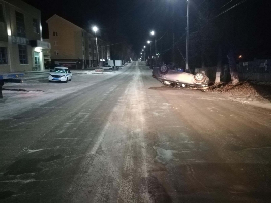 Нетрезвый водитель «Киа Рио» опрокинул машину в Воткинске