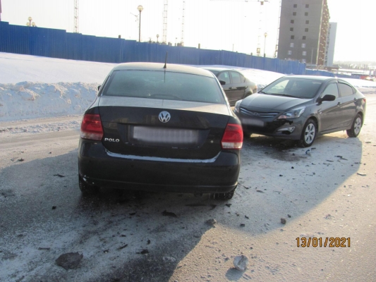 Два человека пострадали в ДТП с тремя автомобилями в Ижевске