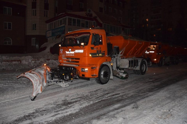 Предстоящей ночью в Ижевске будут вывозить снег с улиц Первомайского района 