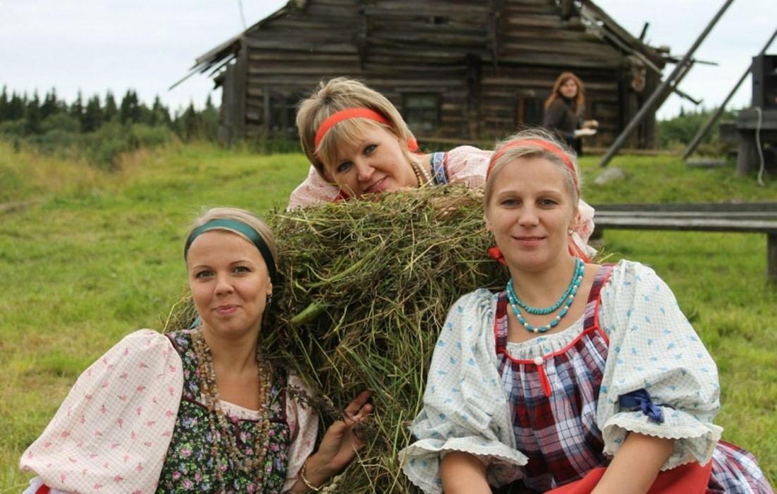 Хочу женщину в деревне. Сельские женщины. Деревенские женщины. Русские женщины в деревне. Русские Деревенские женщины.