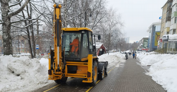Днём 1 марта на улицы Ижевска вышли 106 единиц снегоуборочной техники