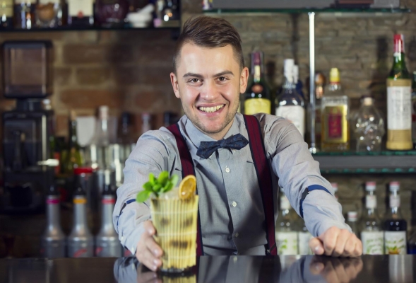 День бармена: ТОП-5 самых популярных алкогольных коктейлей