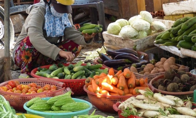 Рост цен на свежие огурцы, помидоры, куриные яйца и вермишель зафиксировали в Удмуртии