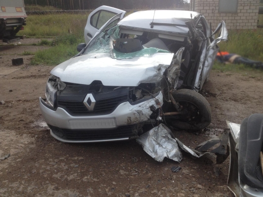 Пожилой водитель погиб в Удмуртии при столкновении легкового автомобиля с оставленным на прицепом