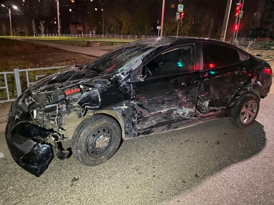 Неустановленный водитель автомобиля совершил ДТП в Ижевске