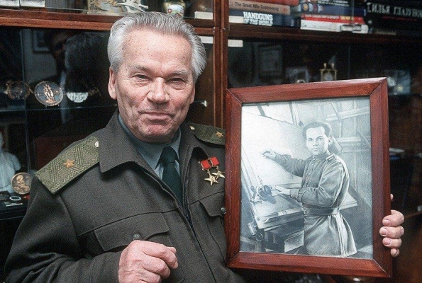 Выставка к 100-летию Михаила Калашникова открылась в аэропорту Санкт-Петербурга