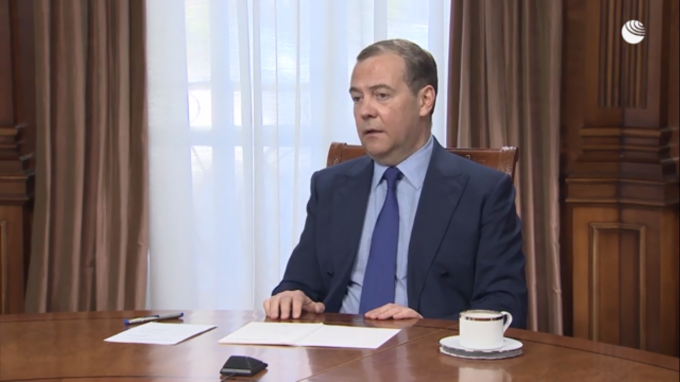 Дмитрий Медведев заявил об отсутствии ограничений на возвращение смертной казни в России