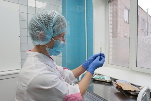 В России вакцинировать подростков от COVID-19 начнут до конца 2021 года