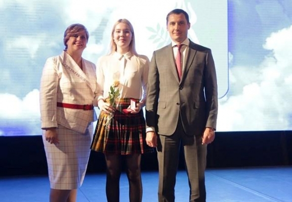Выпускникам школ в Ижевске вручили медали «За особые успехи в учении»