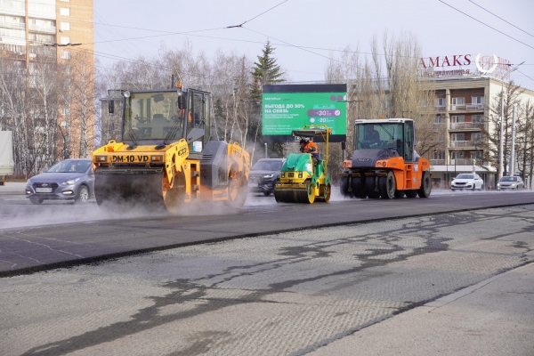 В Ижевске ремонтируют дорогу около Центральной площади