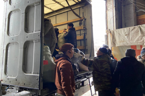 Три фуры гумпомощи направили родные военнослужащих из Удмуртии в зону СВО