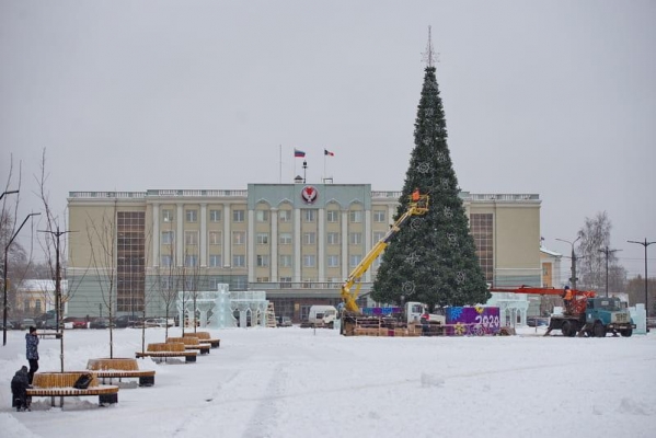 Елку на Центральной площади Ижевска демонтируют 29 января