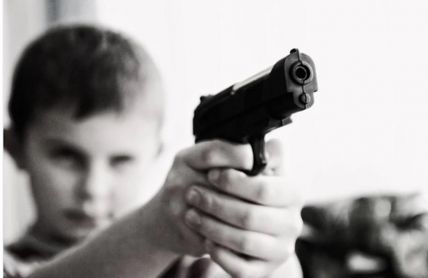 Молодых владельцев оружия проверят в Удмуртии после стрельбы в школе Казани