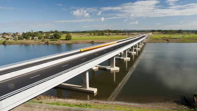 В 2024 году завершат реконструкцию моста через реку Иж