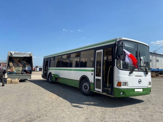 Жители Удмуртии отправили автобус и машину с гуманитарной помощью на передовую СВО