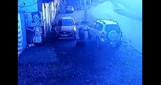 В Глазове местная жительница похитила мусорную урну 