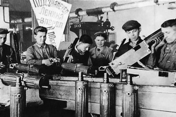 «Все для фронта, все для победы!» Перевод промышленности Удмуртии на военные рельсы в 1941-42 годах