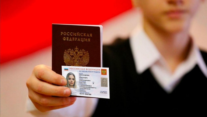 Глава Минцифры России: замена бумажного паспорта смарт-картой не будет обязательной