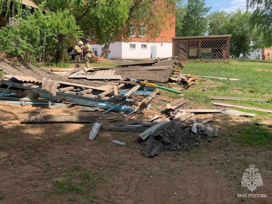 Дети пострадали при разрушении беседки на школьной территории в деревне Лудорвай