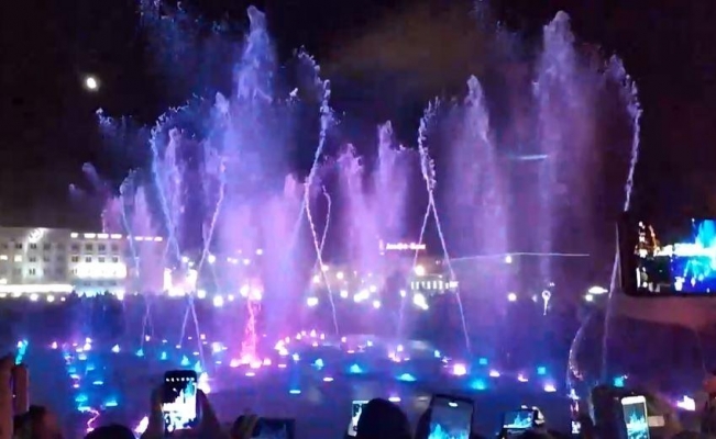 Новый светомузыкальный фонтан открыли на Центральной площади в Ижевске 