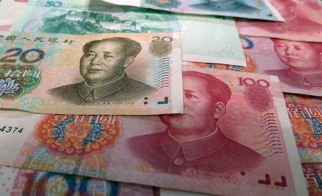 Китайский юань крепнет более уверенно, чем доллар. Но последний может  продолжить отскок