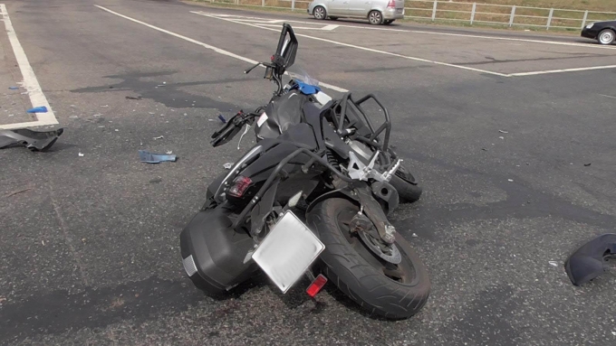 Молодая девушка-водитель протаранила мотоцикл, травмировав двоих человек на трассе в Удмуртии