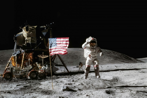 21 июля 1969 года человек впервые ступил на поверхность Луны