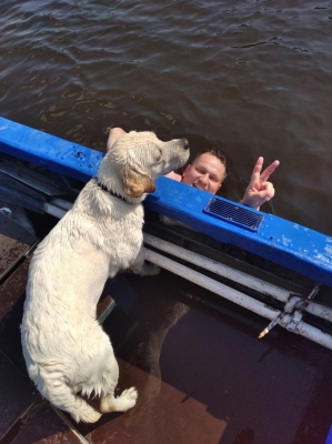 На реке Кама в Удмуртии спасатели помогли женщине и собаке выбраться на берег