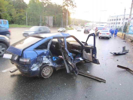 Погоня за пьяным водителем «ВАЗа» закончилась аварией в Ижевске