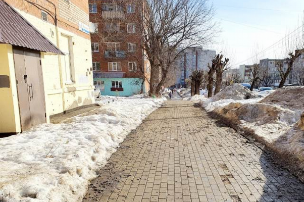 Пришедший в негодность тротуар на улице К. Либкнехта в Ижевске подрядчик отремонтирует за свой счет