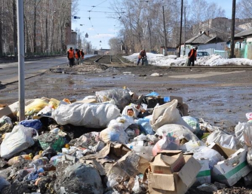 За минувшие выходные с улиц Ижевска вывезли 70 кубометров мусора и 406 тонн смета