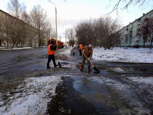 Порыв водопровода на улице Дзержинского в Ижевске устранят за сутки