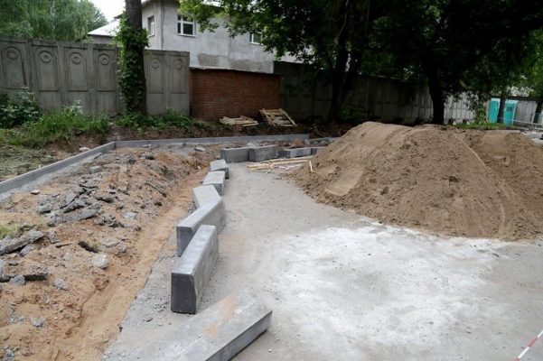 В Ижевске начали ремонт тротуаров за счет сэкономленных от сокращения чиновников средств