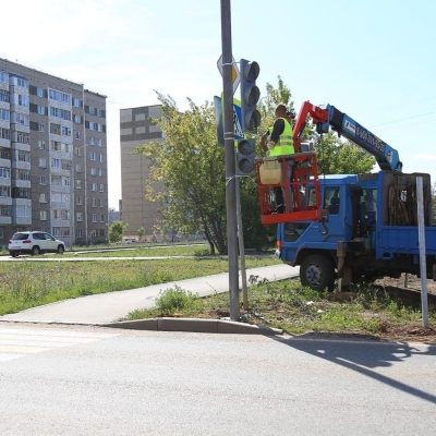Светофор с секциями устанавливают на перекрестке улиц Баранова и Мужвайская в Ижевске
