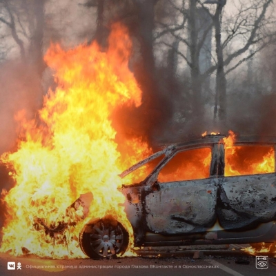 В Глазове из-за короткого замыкания загорелся автомобиль
