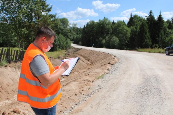 Рабочая комиссия проверила два дорожных объекта в Вавожском районе Удмуртии
