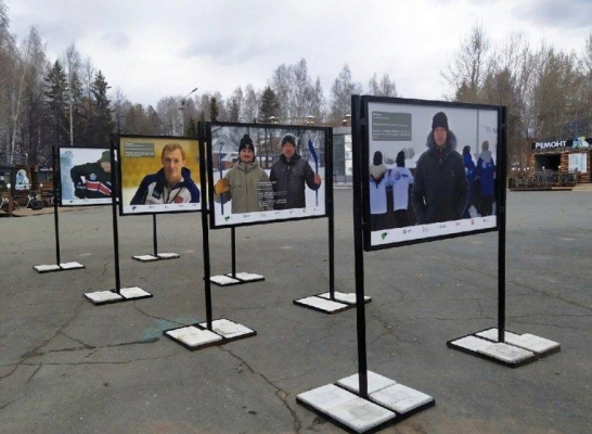 Уличную фотовыставку «Герои среди нас» открыли в Ижевске 