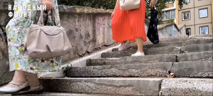 Жители требуют ремонта опасной лестницы у «немецких домов» в Ижевске