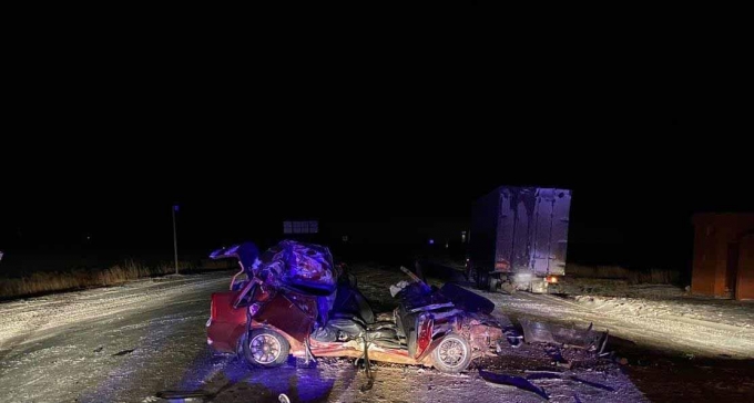 Пассажир легкового автомобиля погиб в ДТП с грузовиком в Удмуртии