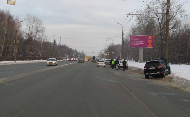 Четырехлетний ребенок пострадал в результате наезда автомобиля на столб в Ижевске