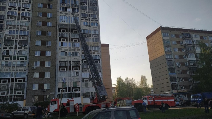 Шесть человек эвакуировали из горящего 16-этажного дома в Ижевске