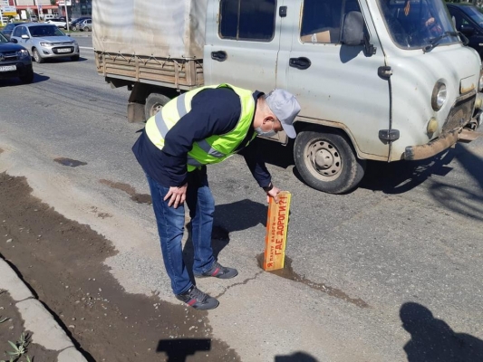 Колейность и трещины на проезжей части выявили на гарантийных дорогах в Ижевске