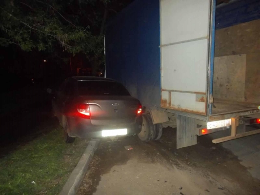 Нетрезвый мужчина в Ижевске угнал «Газель» и въехал в пять автомобилей