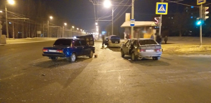 Четырехлетний ребенок пострадал в столкновении двух автомобилей в Ижевске