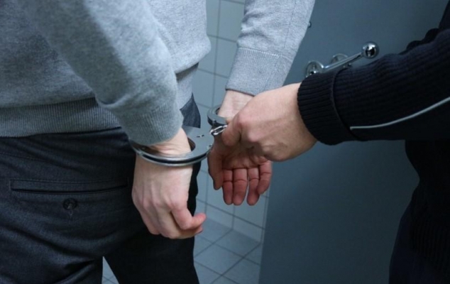 Сотрудника изолятора временного содержания в Удмуртии осудят за получение взятки