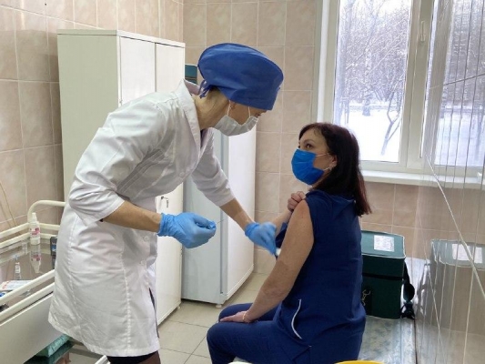 Вакцинацию педагогов и социальных работников планируют начать в Удмуртии в январе