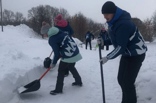 Всё больше ижевских волонтёров подключаются к акции «Снежный десант» 