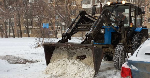 В Ижевске продолжается расчистка улиц от снега