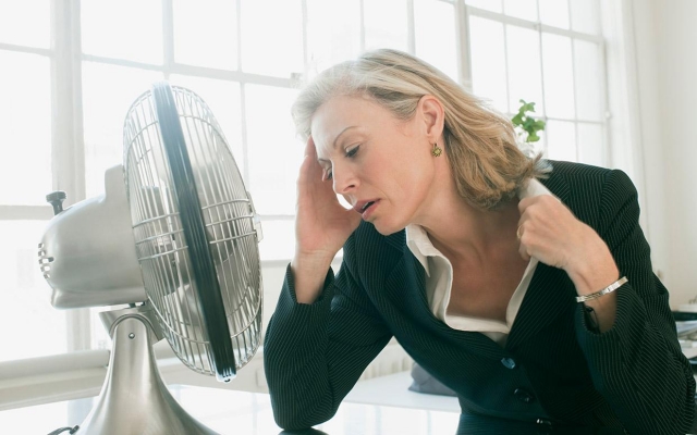 Роспотребнадзор рекомендовал сокращать рабочий день в офисе в жару 